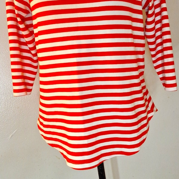 🌸Women's Red/White Striped Top - Picture 3 of 7